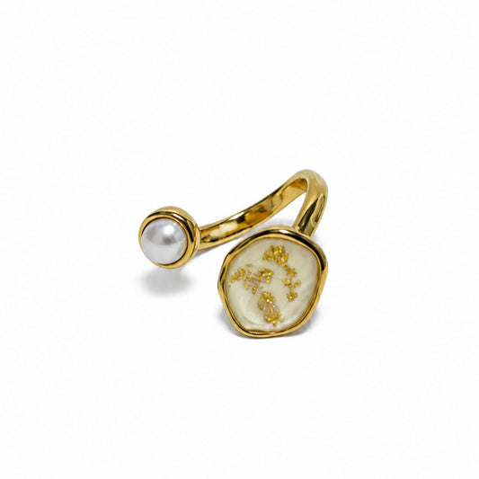 Luna Pearl Ring